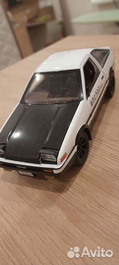 Модель автомобиля металл