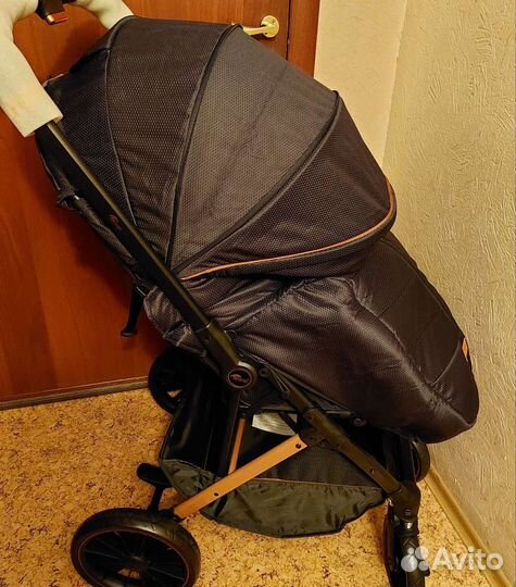 Новая прогулочная коляска с перекидной ручкой