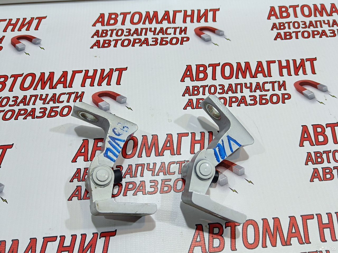 Петля двери передней левой Фольксваген Поло 6