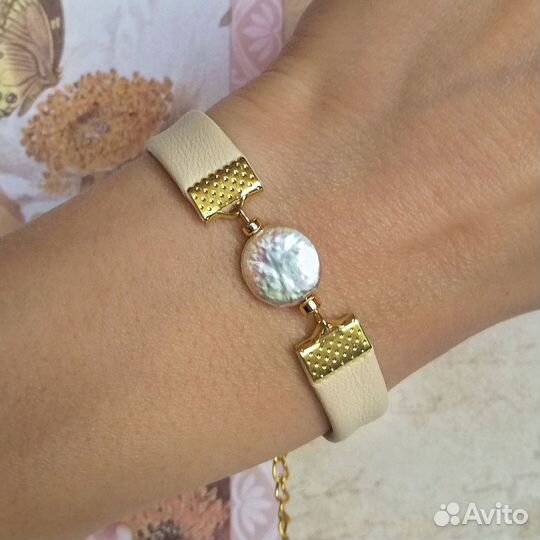 Кожаный браслет с жемчугом женский узкий