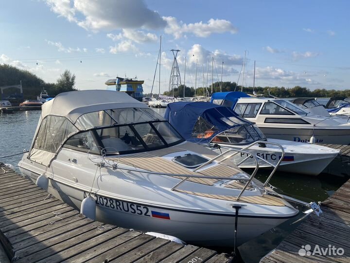 Каютный катер 