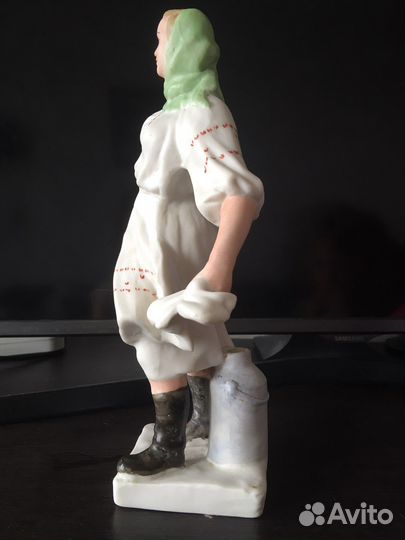 Статуэтка Доярка фарфор СССР