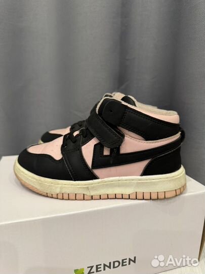 Кроссовки для девочки