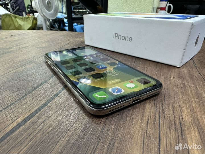 iPhone X, 256 ГБ
