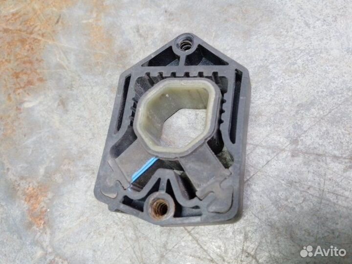 Кронштейн радиатора Skoda Octavia (A5 1Z)