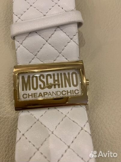 Часы moschino