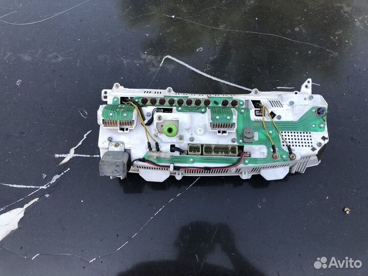 Щиток приборов Toyota Mark 2 X81