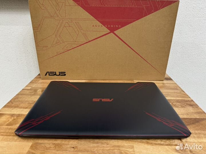 Монстр Asus 8ядер i5-8250 12Gb SSD256+1000 GTX1050