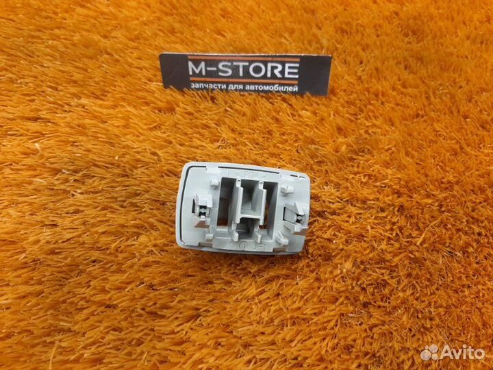 Крючок солнцезащитного козырька Mercedes-Benz