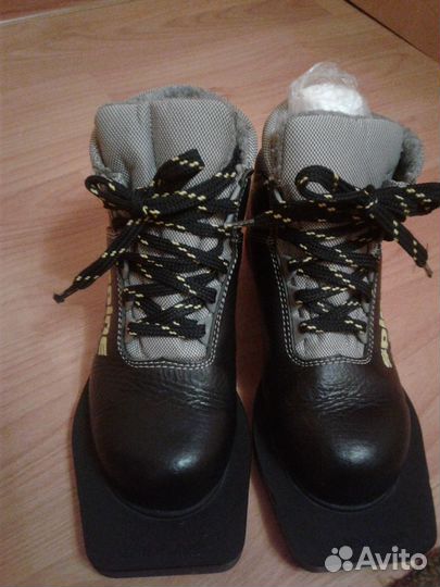 Лыжные ботинки