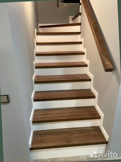 Облицовка металлической лестницы деревом