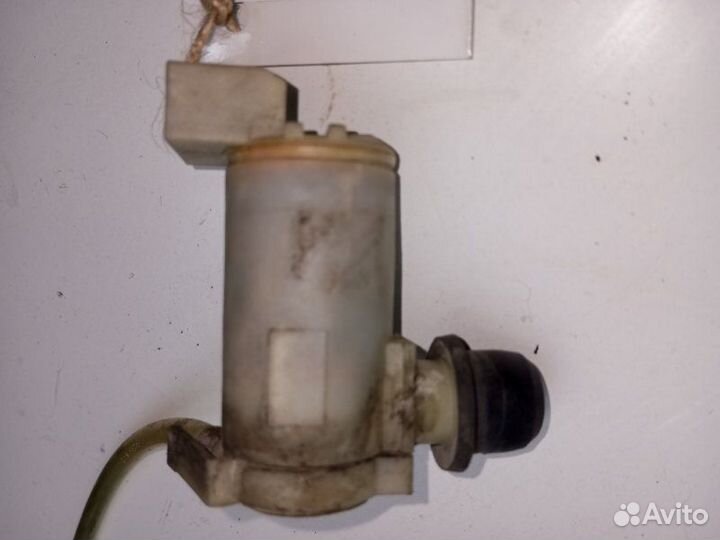 Насос омывателя передний Nissan Vanette Serena