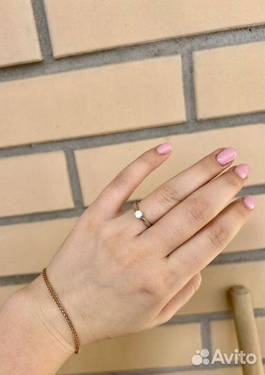 Кольцо с бриллиантом