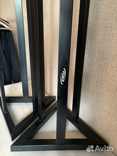 Стойки для студийных мониторов