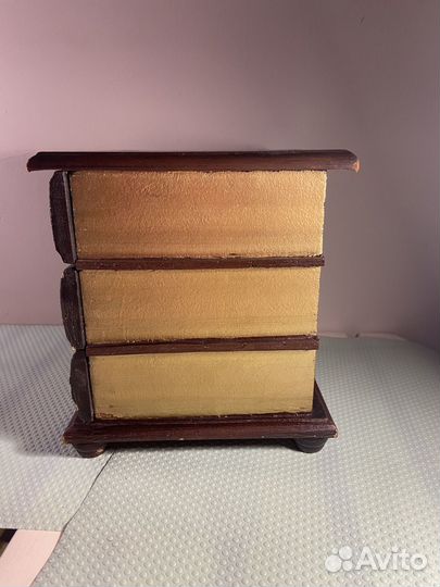 Деревянная шкатулка