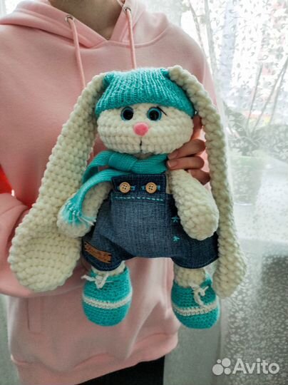 Вязаные игрушки Зайка