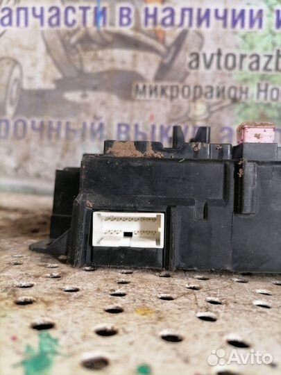 Блок предохранителей Mitsubishi Outlander 2 (XL)