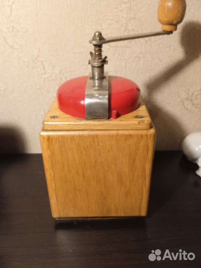 Старинная немецкая ручная кофемолка