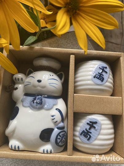 Стопки и кувшин для саке. Япония