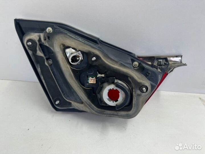 Фонарь внутренний правый Toyota Camry V55