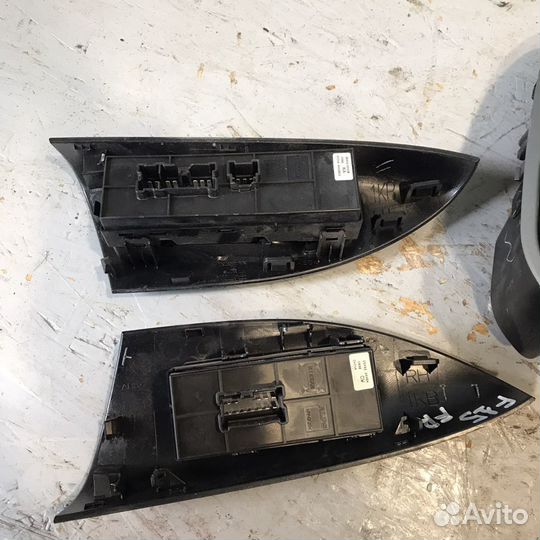 Кнопки стеклоподъемника Nissan Juke F15