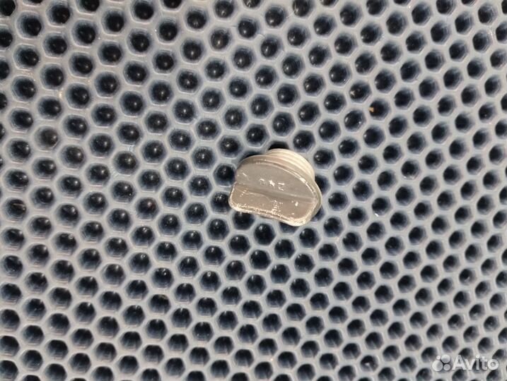 Suzuki RF900R T703 масло-заливная пробка