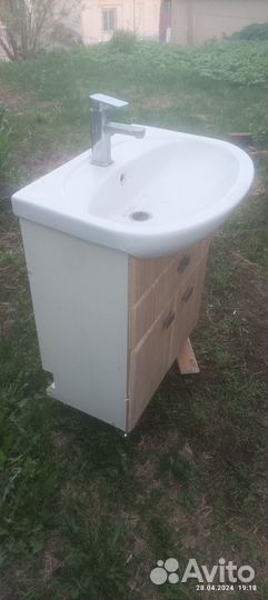 Тумба с раковиной для ванной