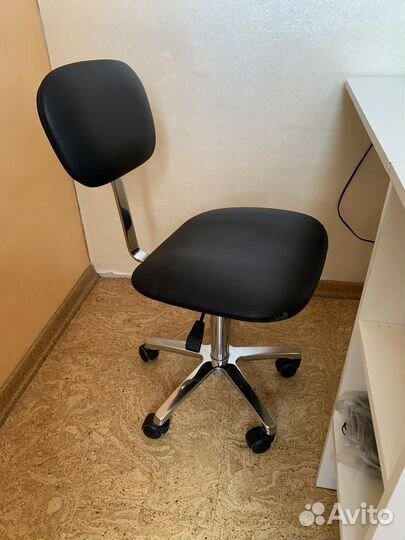 Маникюрный стул