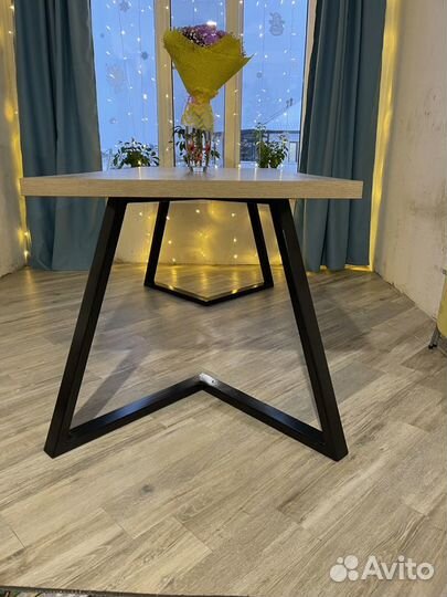 Стол обеденный в стиле loft