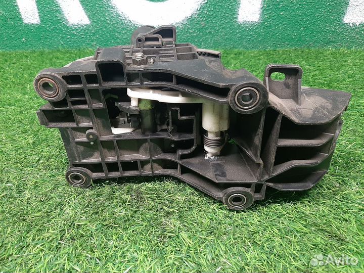 Селектор АКПП на Toyota Avensis 2