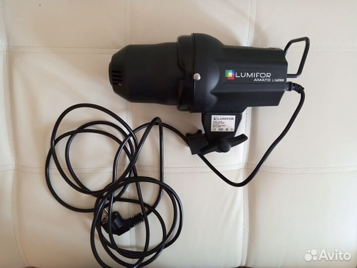 Комплект студийного света Lumifor Amato LX200