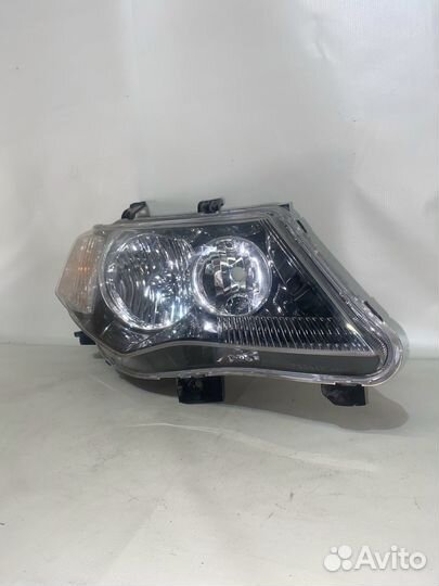 Mitsubishi Outlander XL 07-09 Фара правая ксенон
