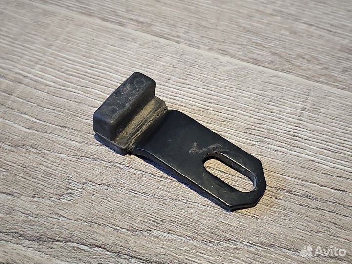 Упор крышки багажника audi 80 b3 b4 87-94г