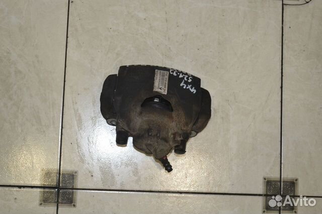 Тормозной суппорт передний правый Renault Duster