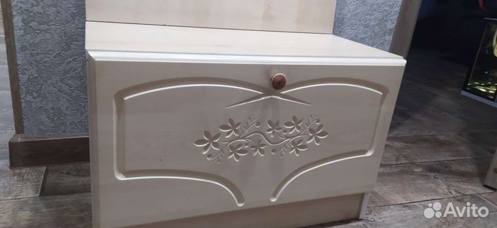 Вешалка и тумба в прихожую