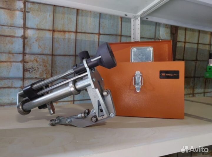 Устройство для снятия оксидного слоя