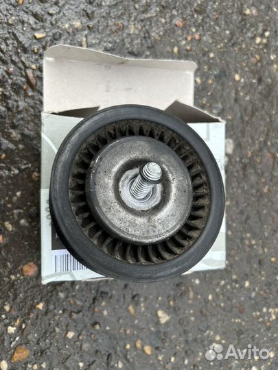 Ролик обводной Mercedes a6422002070