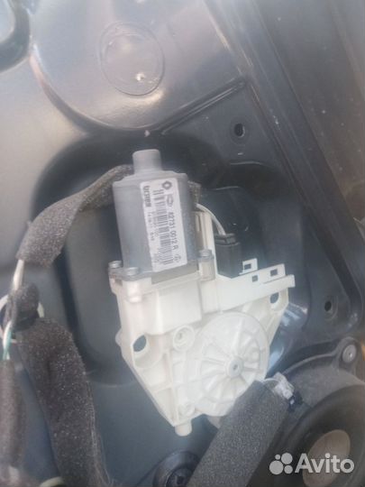 Моторчик стеклоподъемника задний Renault Fluence