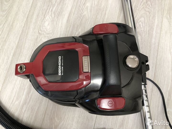 Пылесос на запчасти Redmond