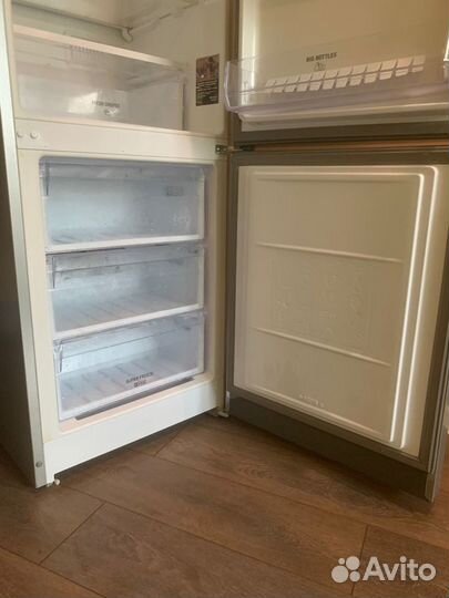 Холодильник на запчасти Hotpoint-Ariston