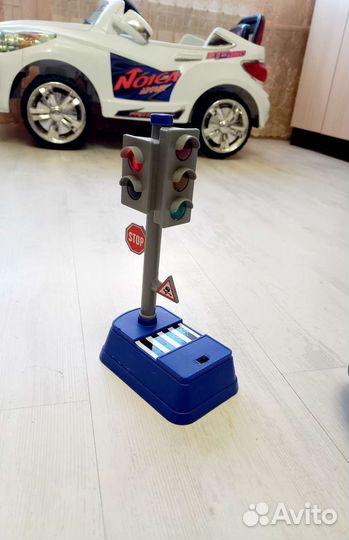 Светофор игрушка