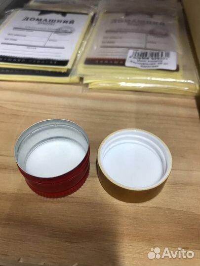 Пробка 28*18 мм. красная 4 шт и золотая 6шт