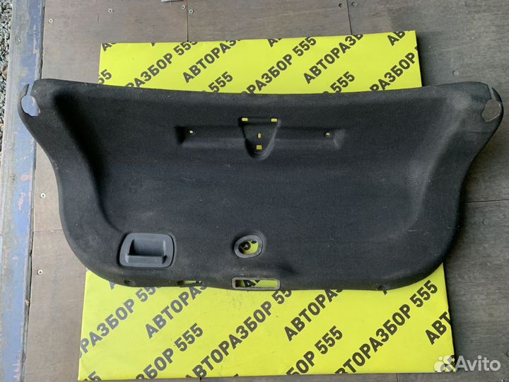 Обшивка двери багажника Kia Quoris