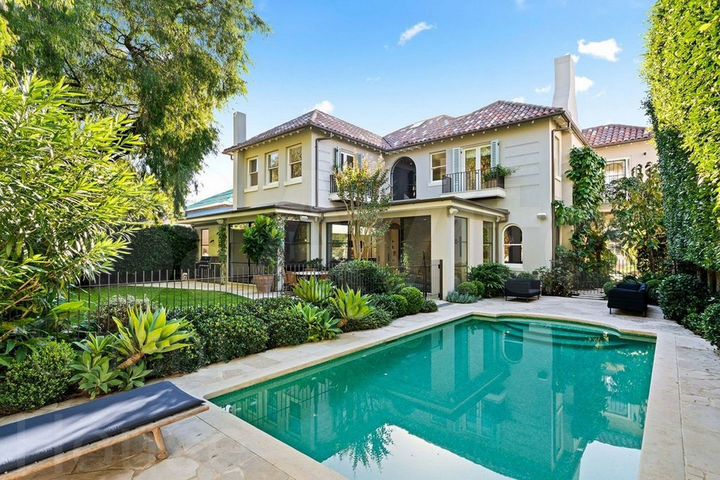 Дом 370 м² на участке 11 сот.