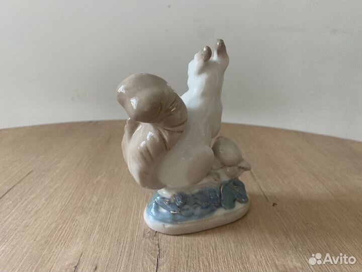 Статуэтка белочка, девушка с косой