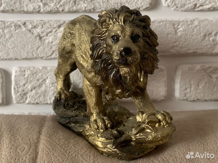 Статуэтка лев