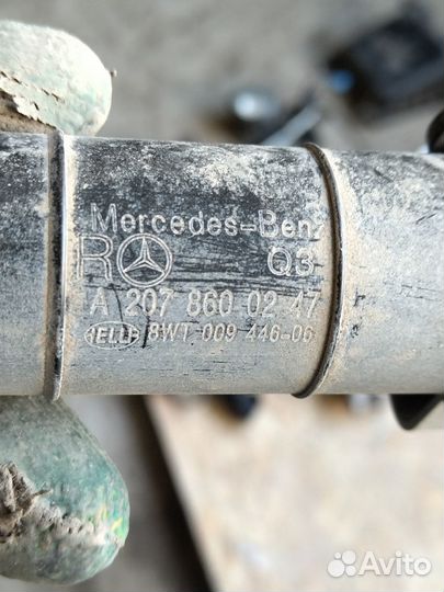 Форсунка омывателя фары правая mercedes E250 W207