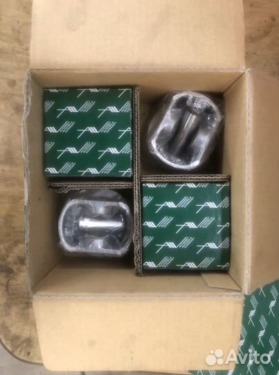 Комплект новых поршней+кольца +0.50 для двс 1AZ-FE