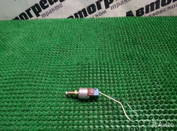 Концевик под педаль тормоза Toyota Camry Gracia