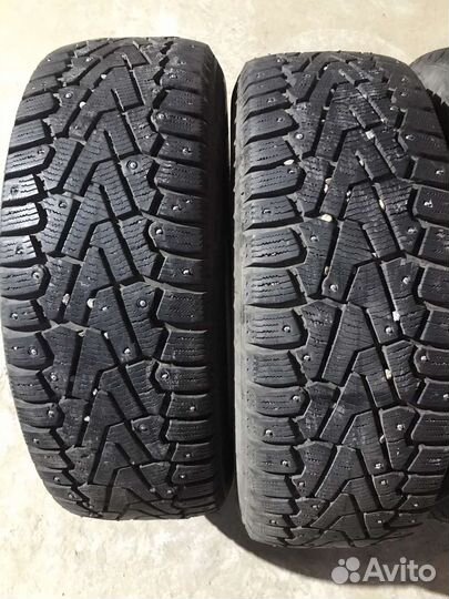 Pirelli Ice Zero 215/65 R16